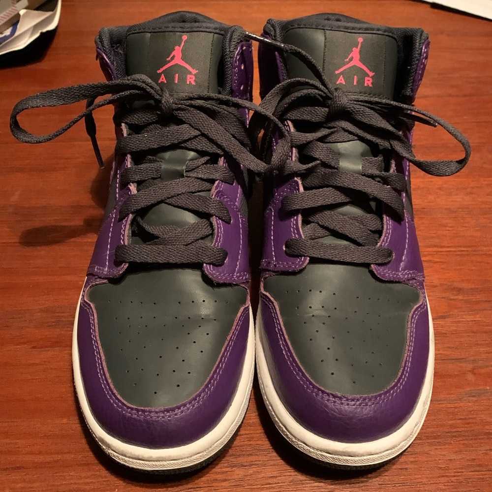 Nike air Jordan’s youth 7 - women’s 8.5 EUC